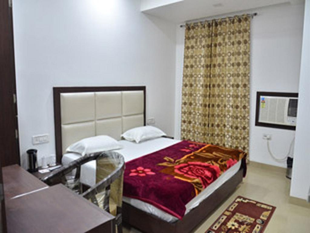 Hotel Popular Amritsar Phòng bức ảnh